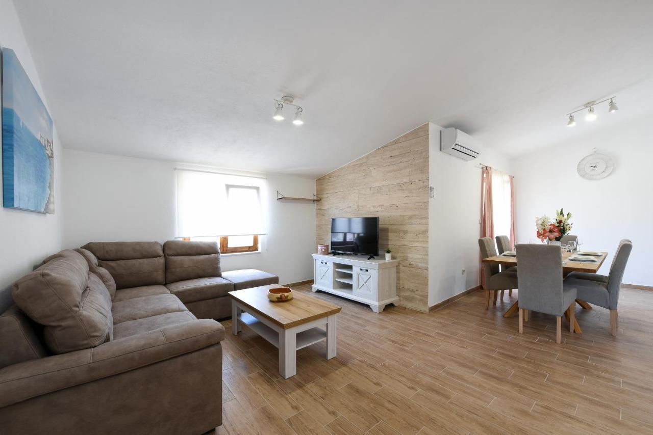 Apartman Magas With Private Pool Vinjerac Exterior photo